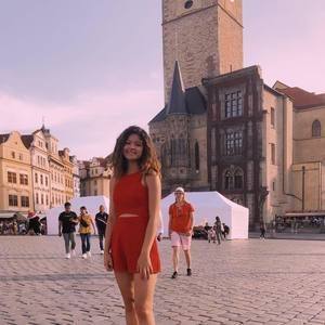 Meet your Posher, Adie